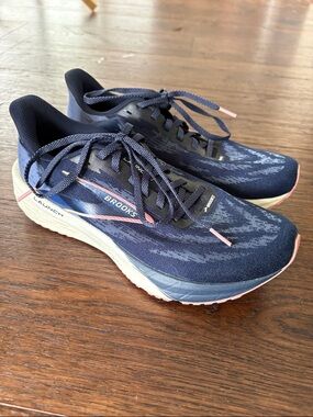Brooks Women’s Navy & Light Pink Launch Running Shoes Size 8.5